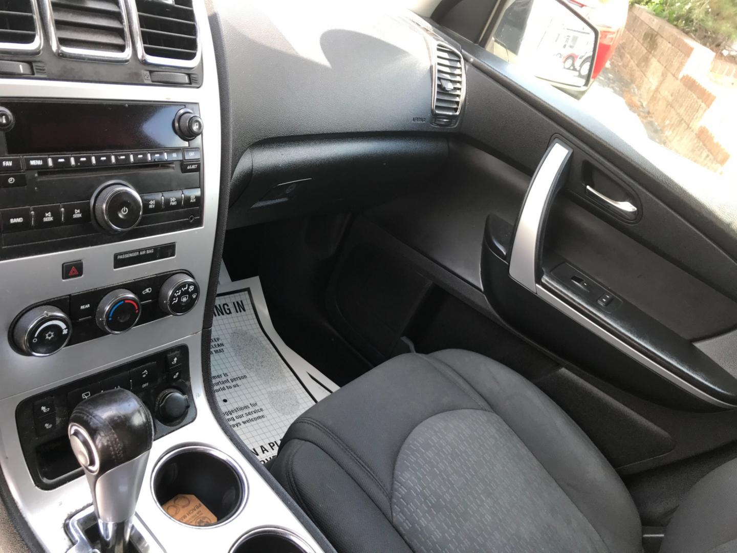 2012 White /Gray GMC Acadia SLE (1GKKVPED0CJ) with an 3.6 V6 engine, Automatic transmission, located at 577 Chester Pike, Prospect Park, PA, 19076, (610) 237-1015, 39.886154, -75.302338 - Photo#17